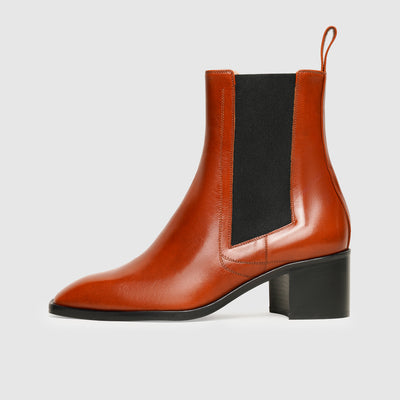 Spitze Damen-Stiefel aus Leder